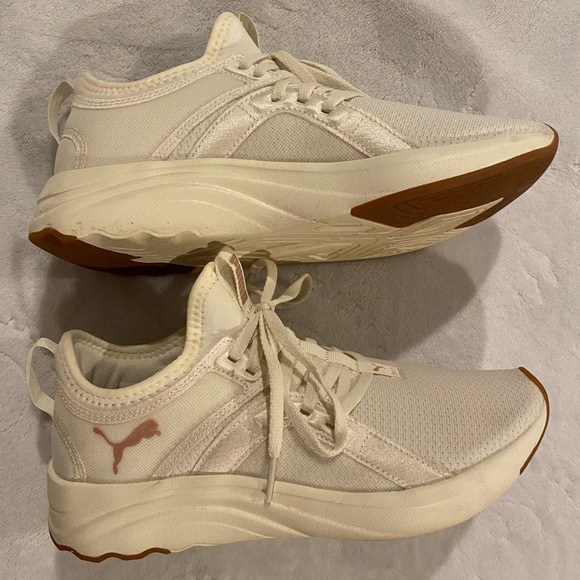 Puma women’s sneakers - Picture 1 of 5